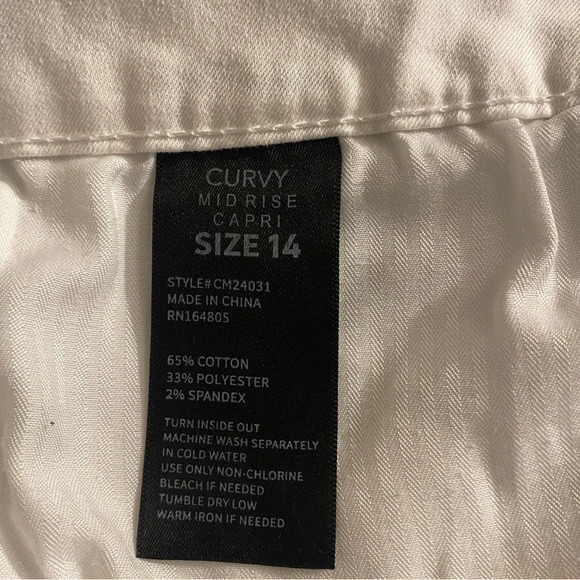 Copperflash Women’s Curvy  Mid-Rise Capri Size 14 White Waist 34 Casual - Picture 8 of 8